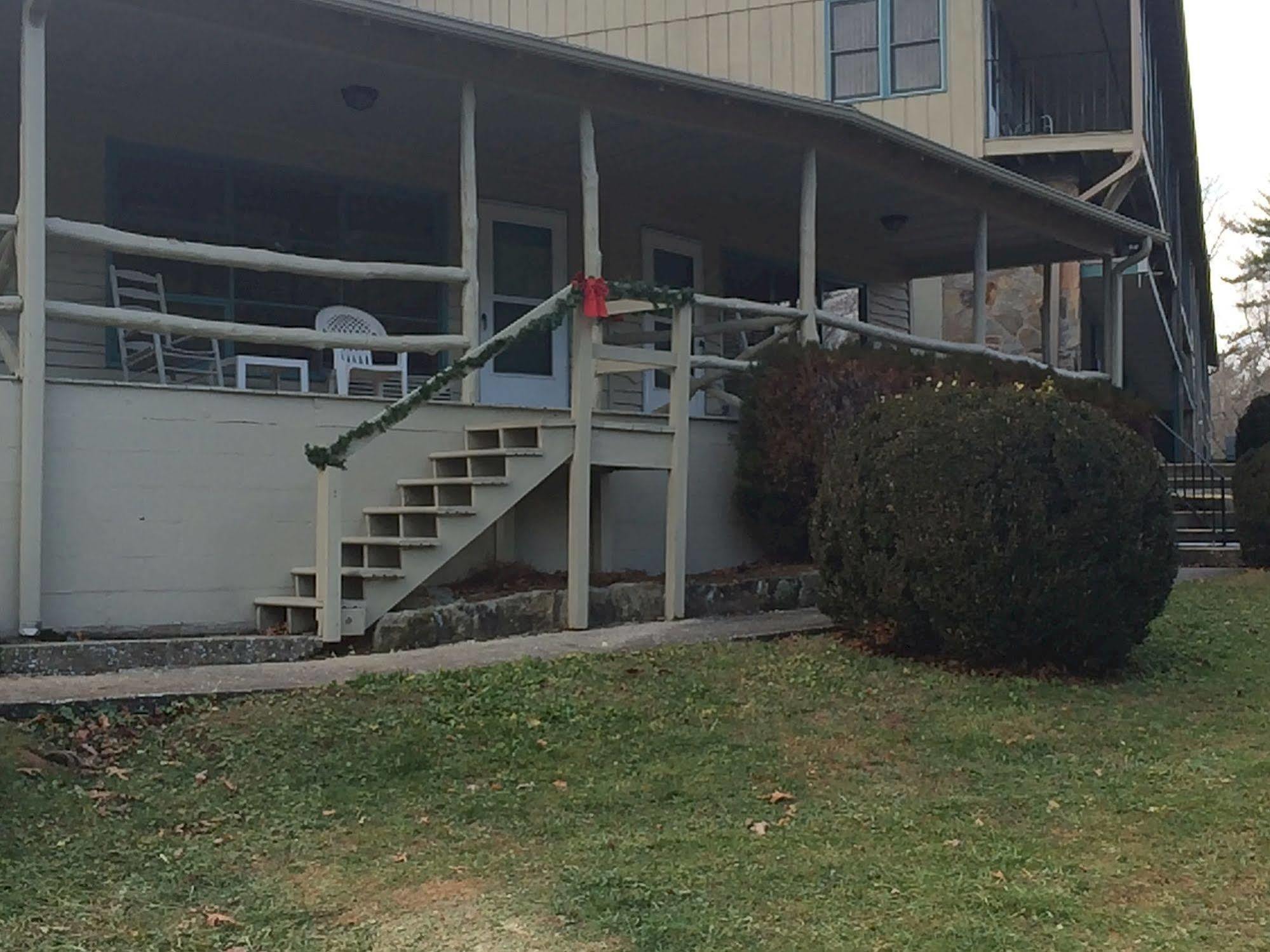 Mill House Lodge Flat Rock Exterior photo